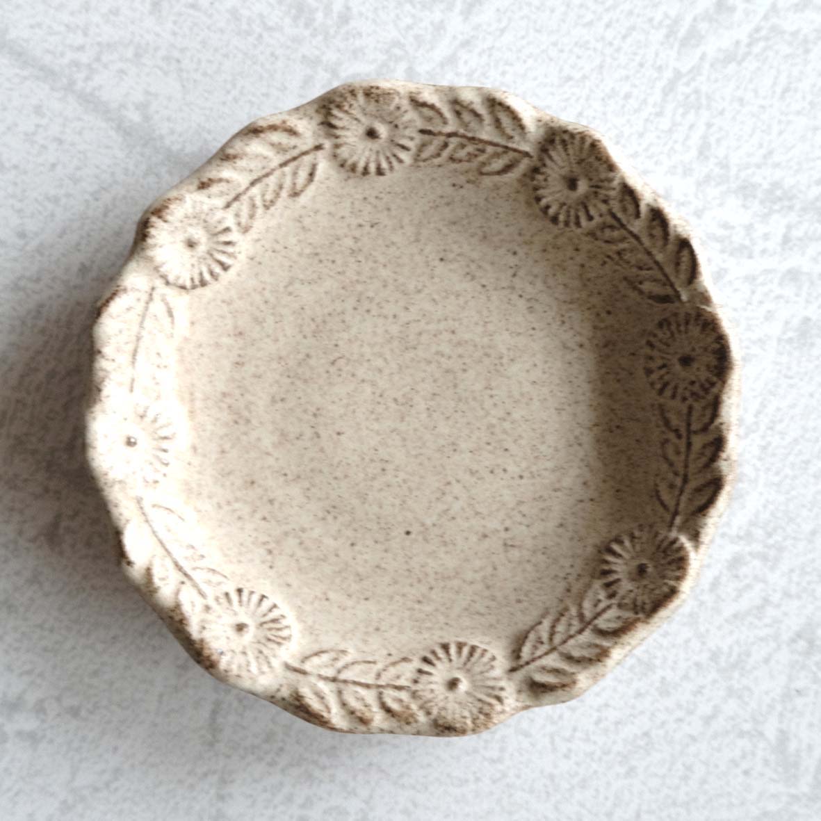 縁取り小皿の画像