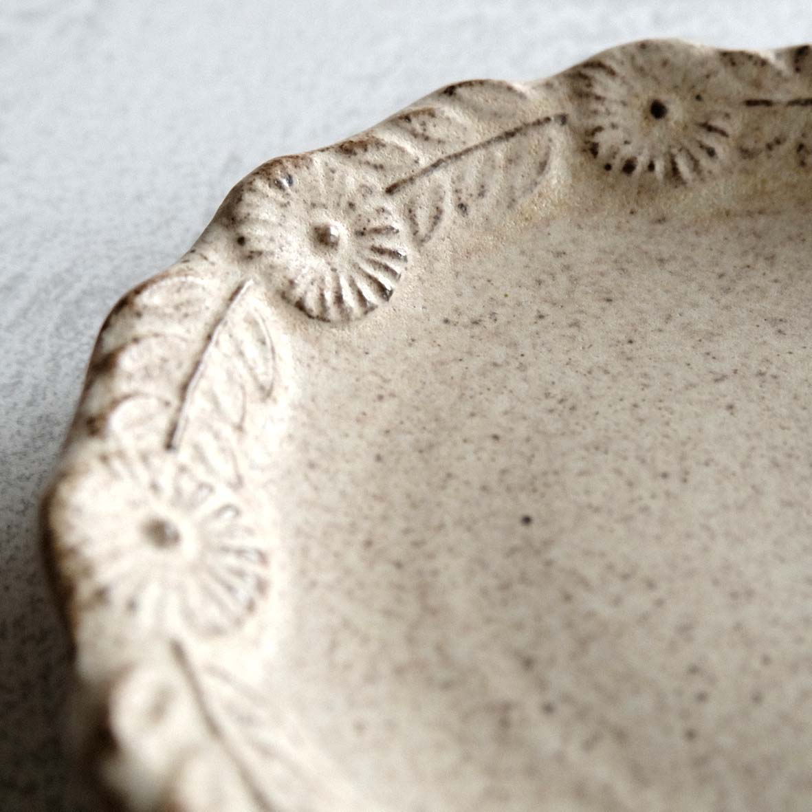 縁取り小皿の画像