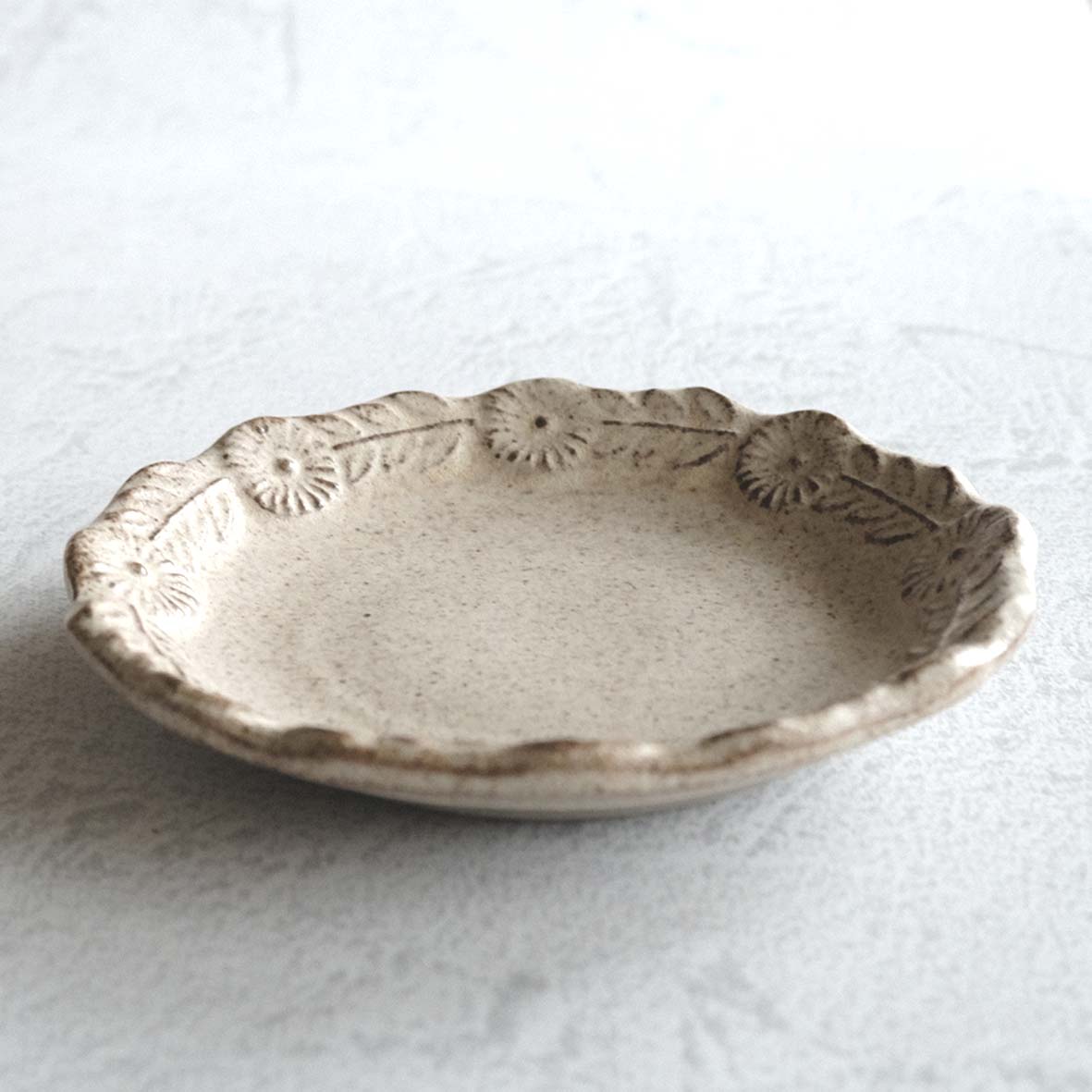 縁取り小皿の画像