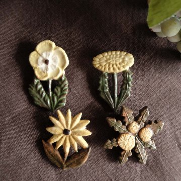 ブローチの画像