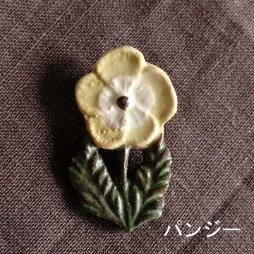 ブローチの画像