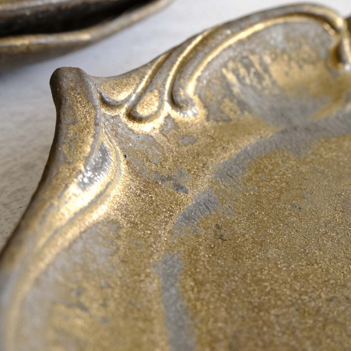 ロカイユ丸平皿の画像