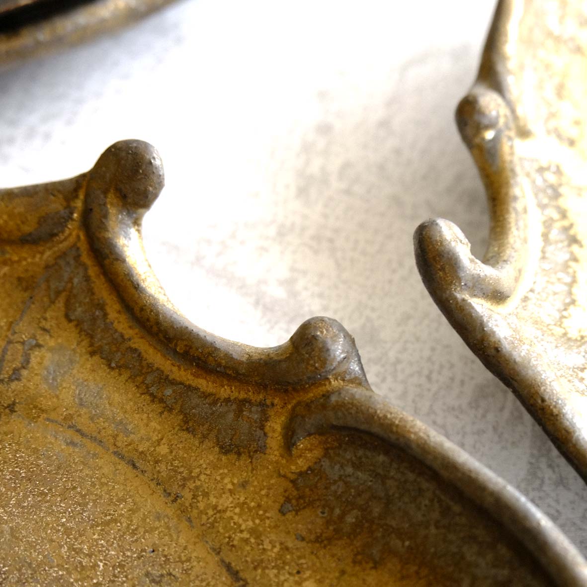 ロカイユ丸平皿の画像