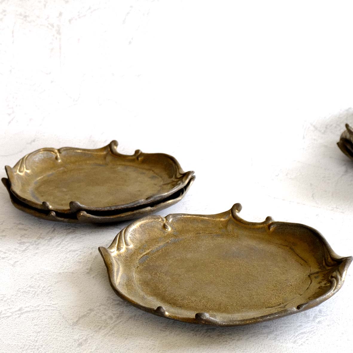 ロカイユ丸平皿の画像