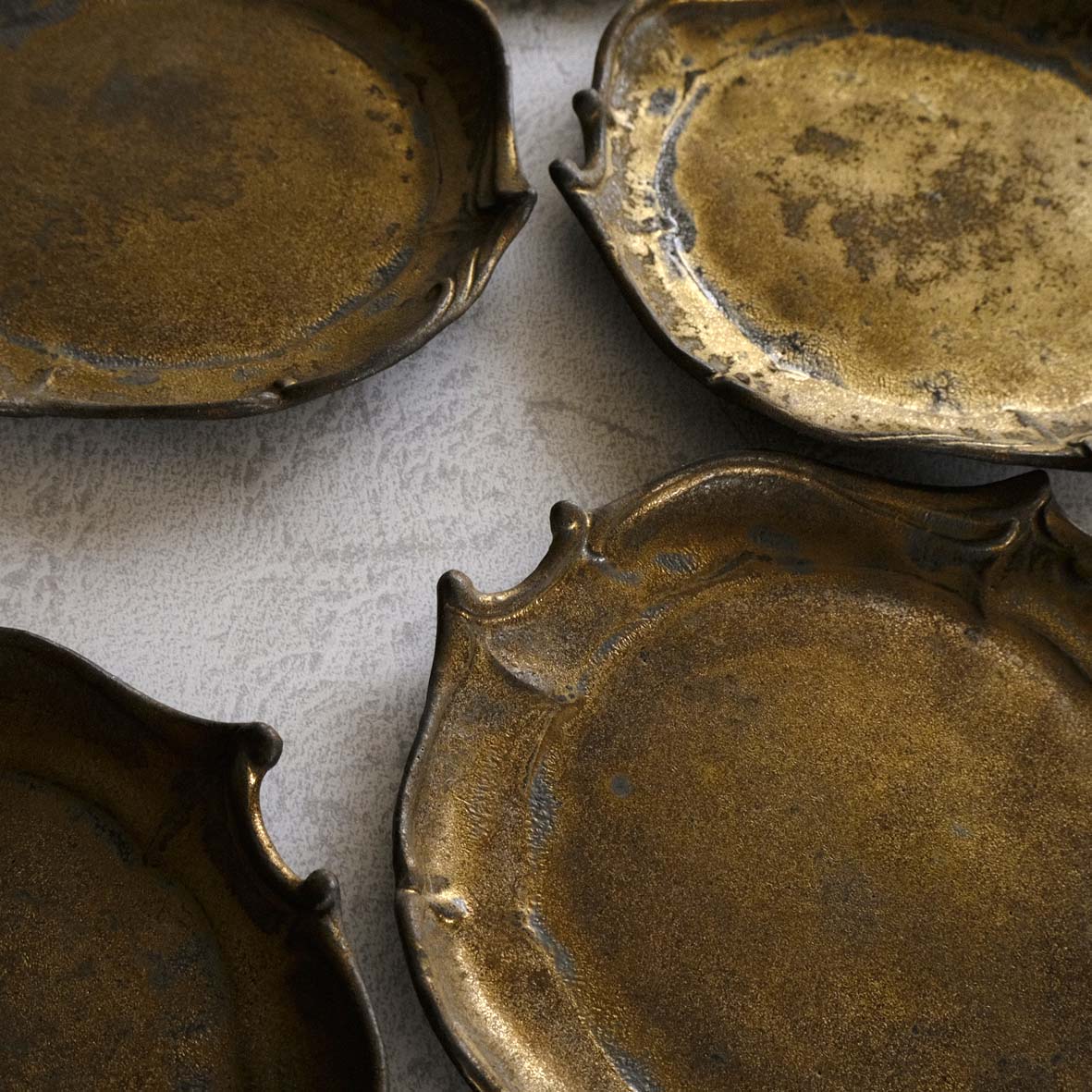 ロカイユ丸平皿の画像