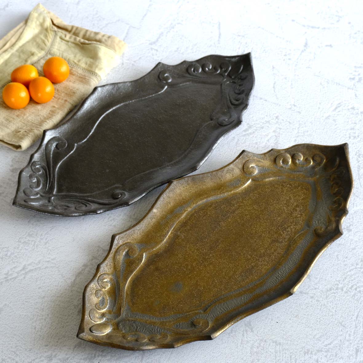 アラベスク文長皿の画像