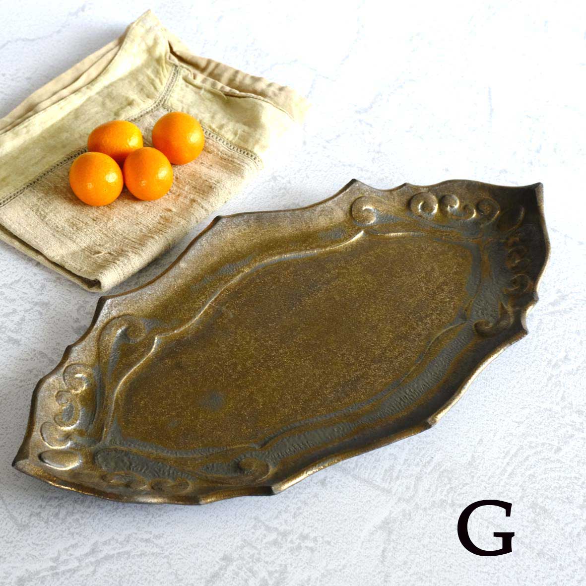 アラベスク文長皿の画像