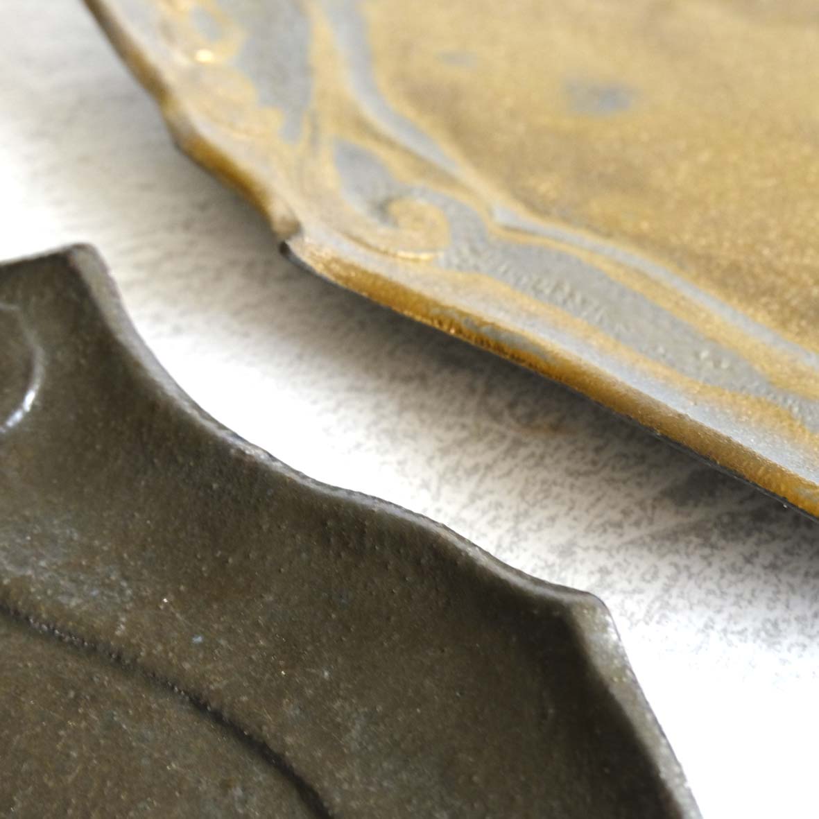 アラベスク文長皿の画像