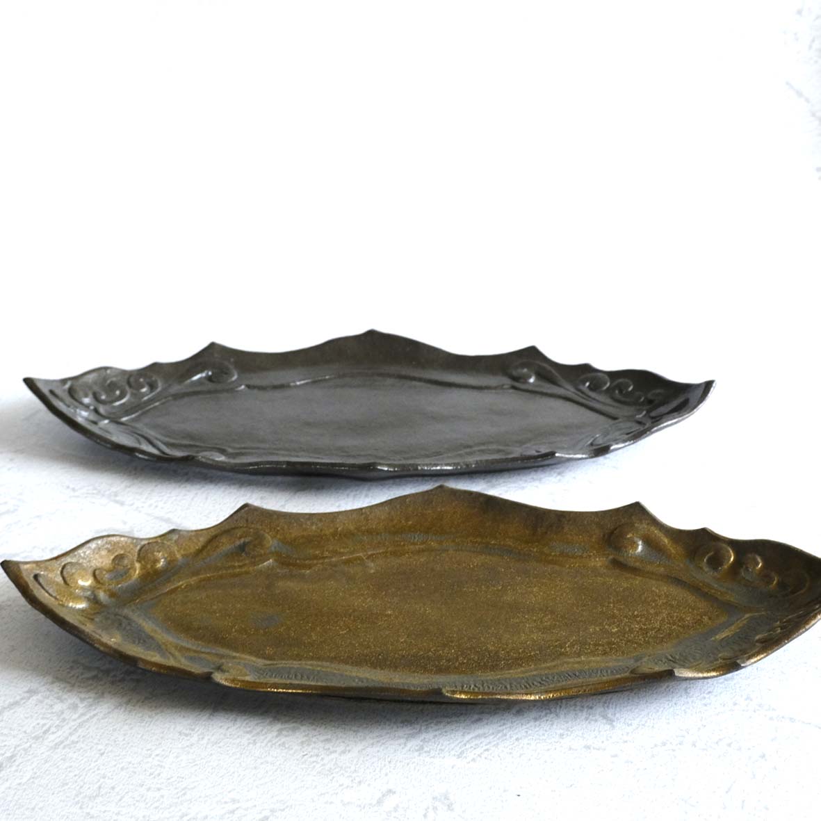 アラベスク文長皿の画像