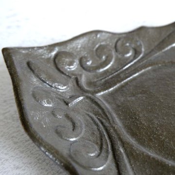 アラベスク文長皿の画像