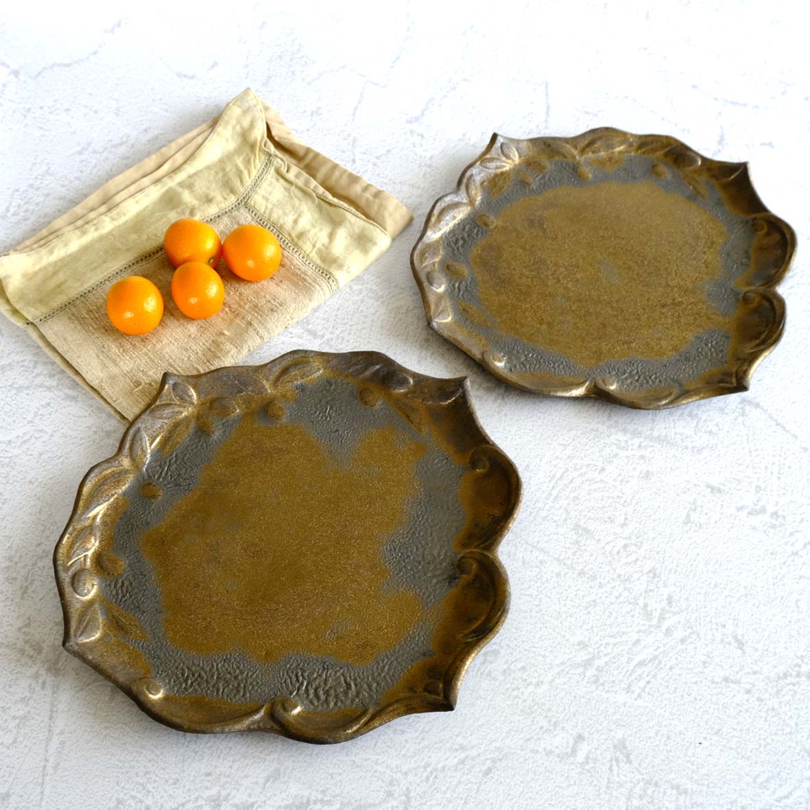 オリーブ文フリル平皿の画像