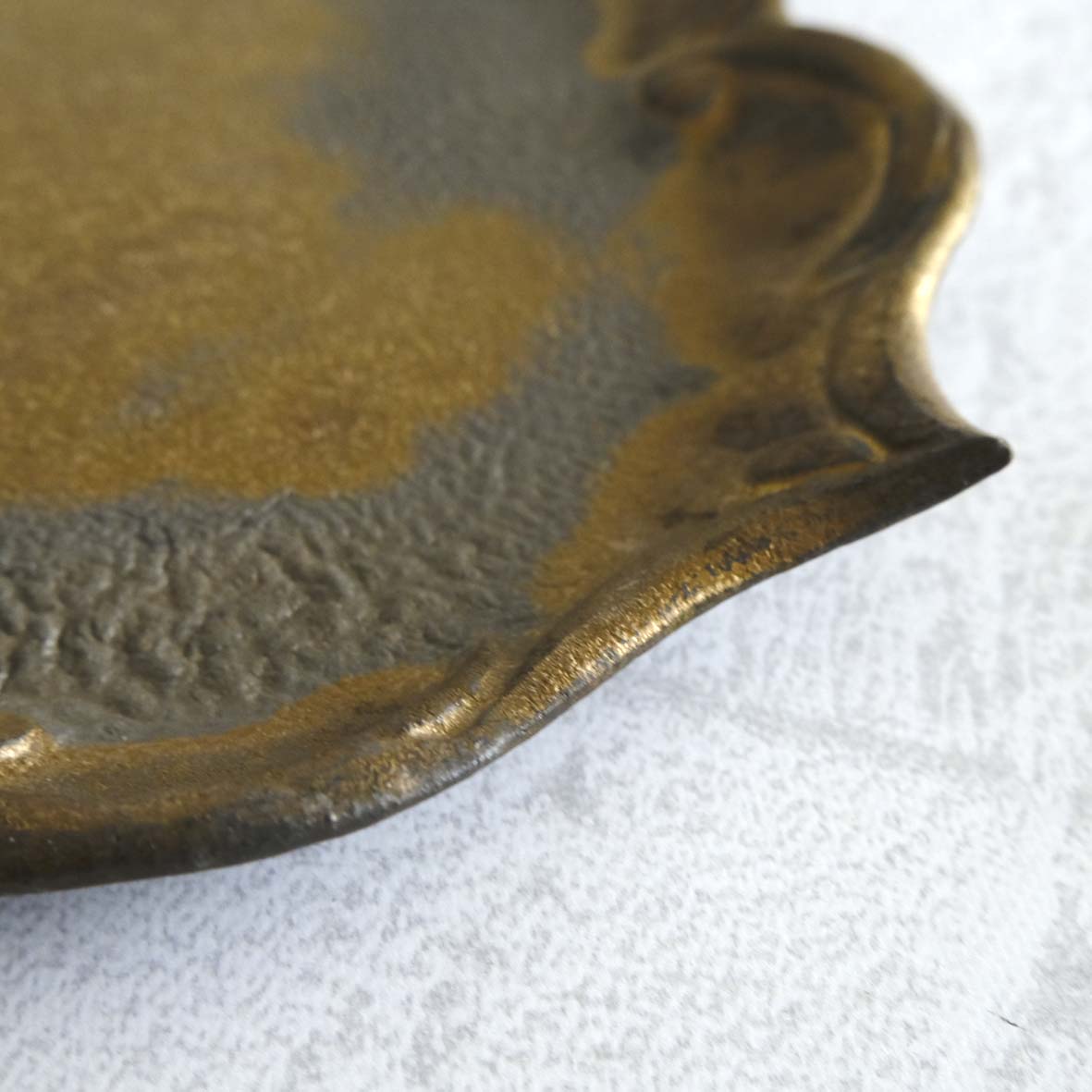 オリーブ文フリル平皿の画像