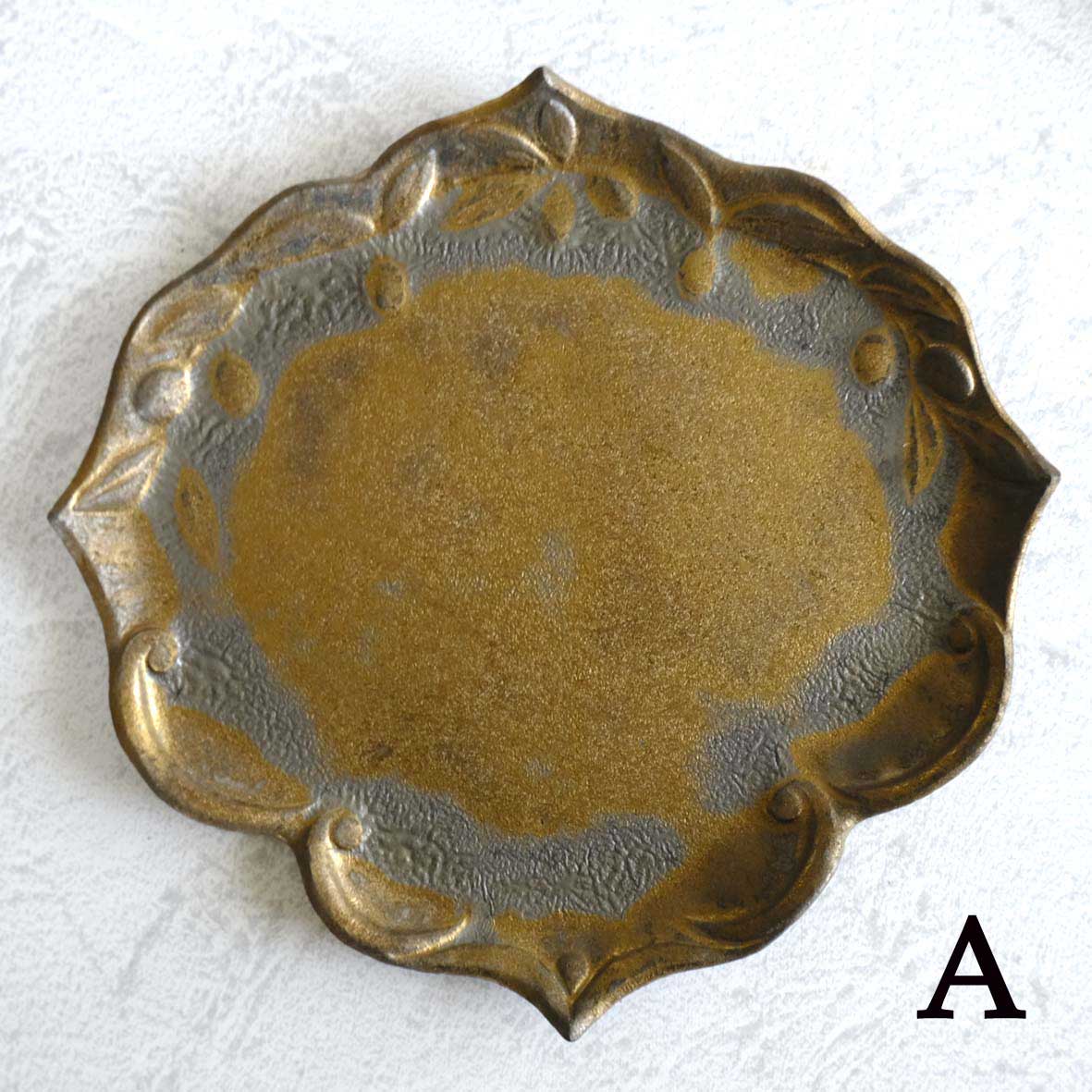 オリーブ文フリル平皿の画像