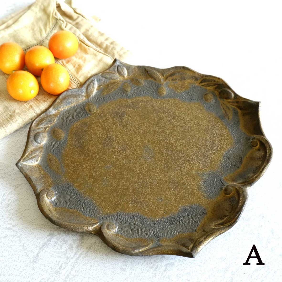 オリーブ文フリル平皿の画像