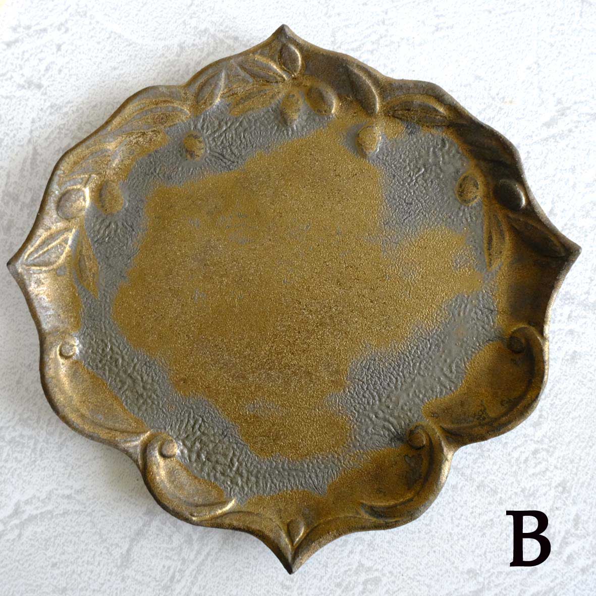 オリーブ文フリル平皿の画像