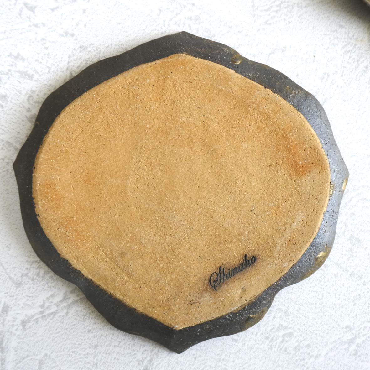 オリーブ文フリル平皿の画像