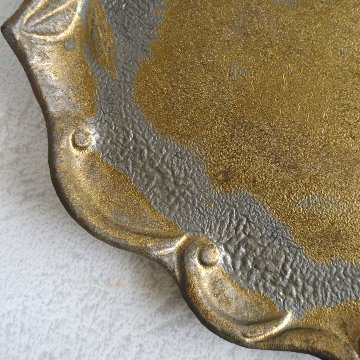 オリーブ文フリル平皿の画像