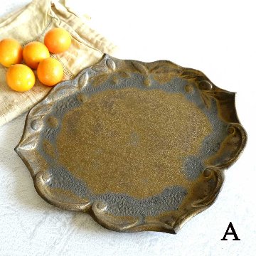 オリーブ文フリル平皿の画像