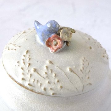 小鳥とお花の壺の画像