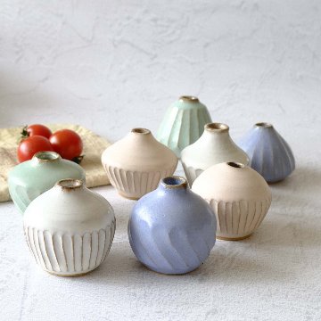 野の花一輪挿しの画像