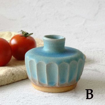 野の花一輪挿しの画像