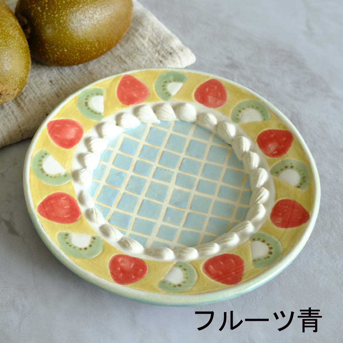 キャラクター付き小皿（クリーム）の画像