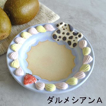 キャラクター付き小皿（クリーム）の画像