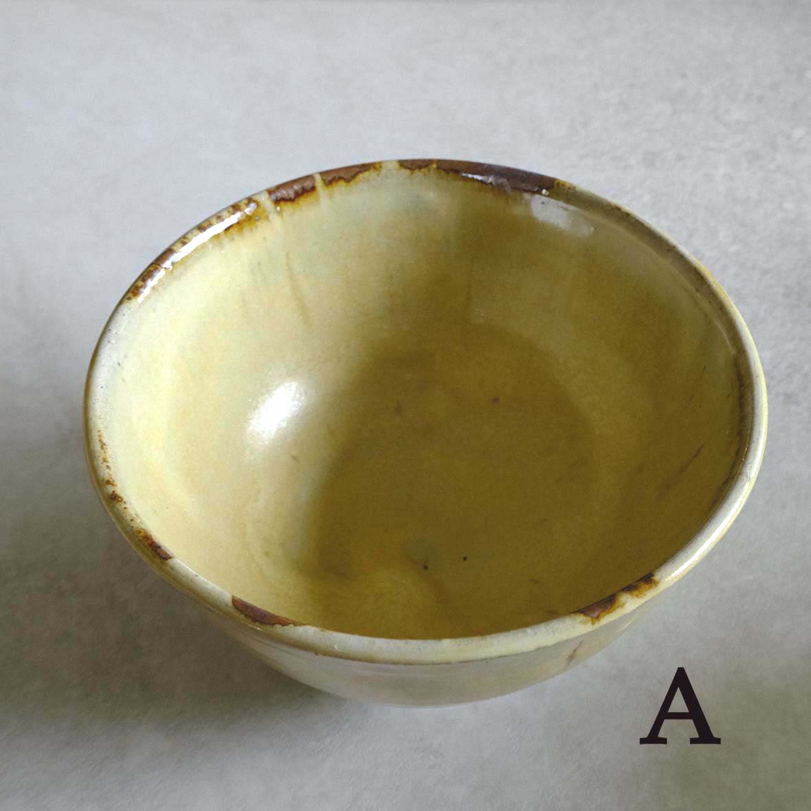 小さなどんぶり（柄あり）の画像