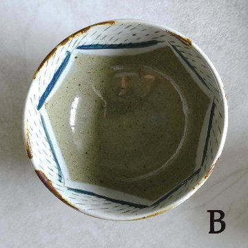 小さなどんぶり（柄あり）の画像
