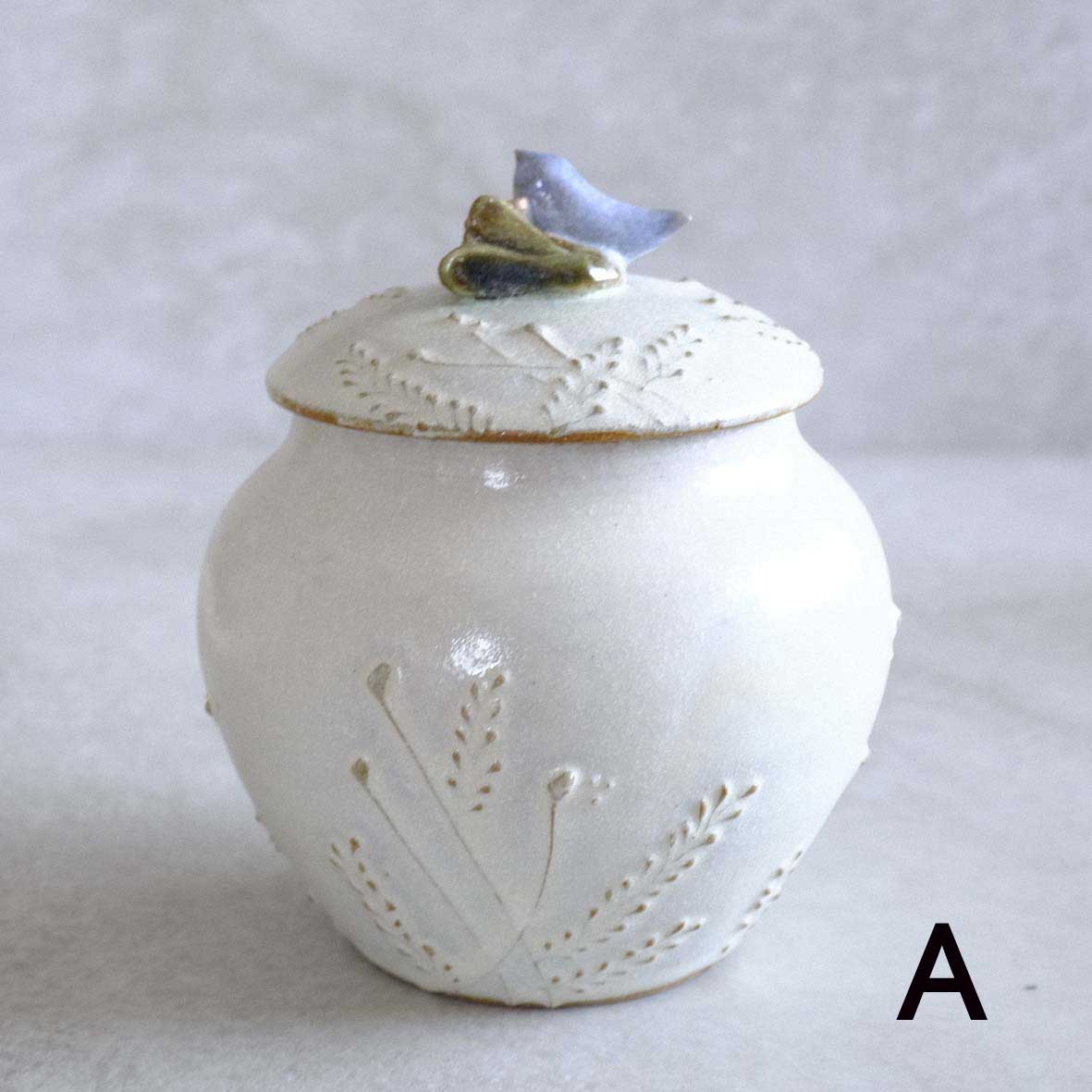 小鳥とお花の壺の画像