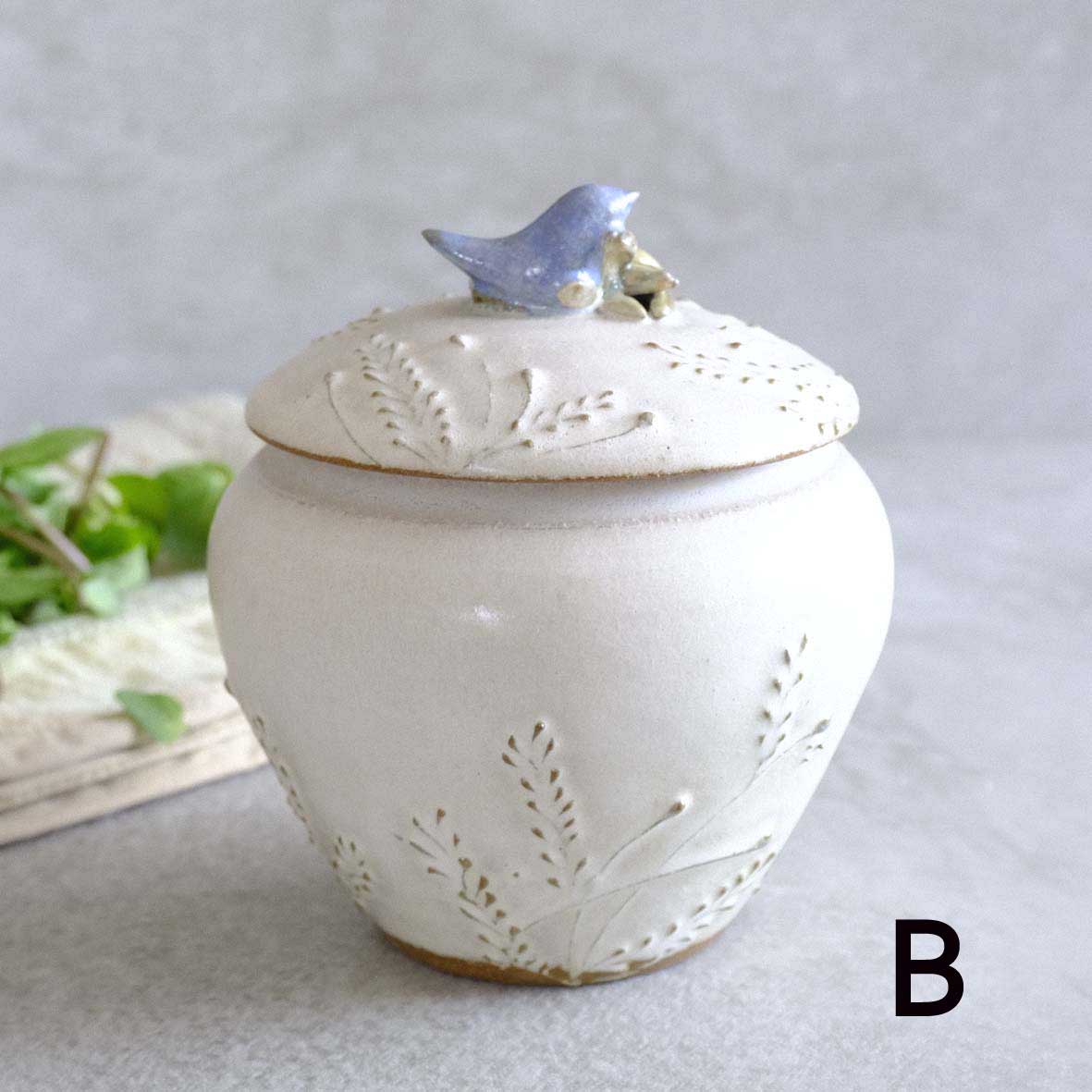 小鳥とお花の壺の画像