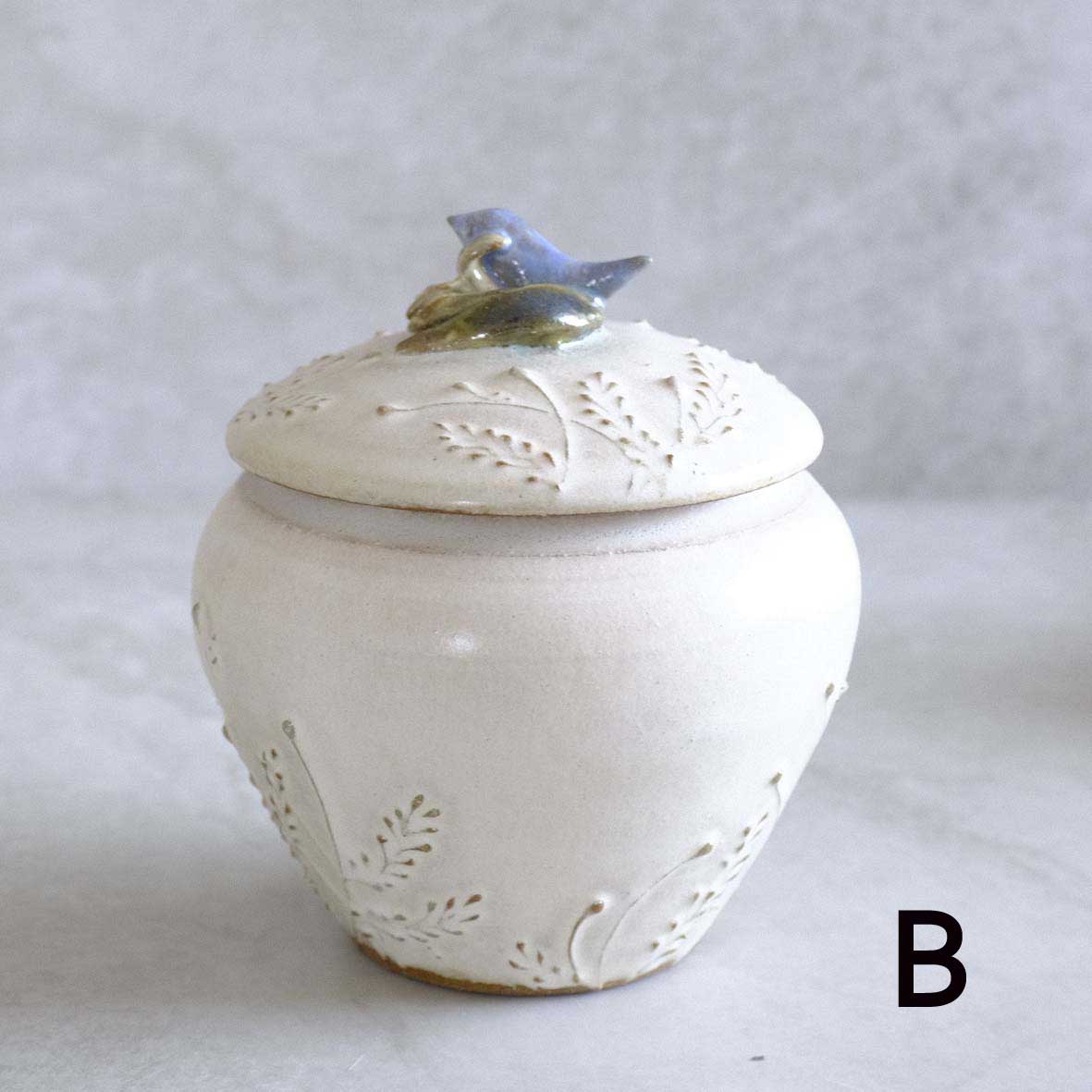 小鳥とお花の壺の画像