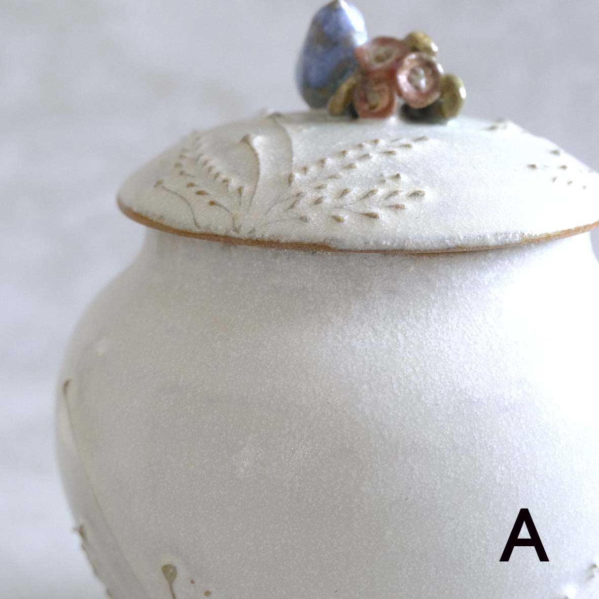 小鳥とお花の壺の画像