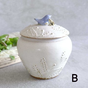小鳥とお花の壺の画像