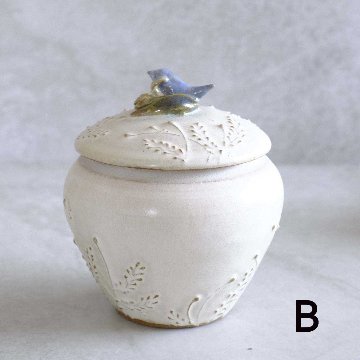 小鳥とお花の壺の画像