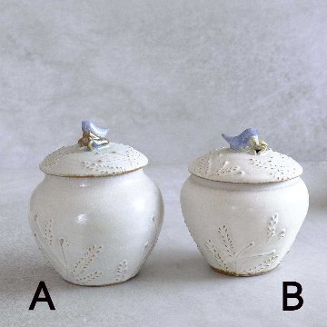 小鳥とお花の壺の画像