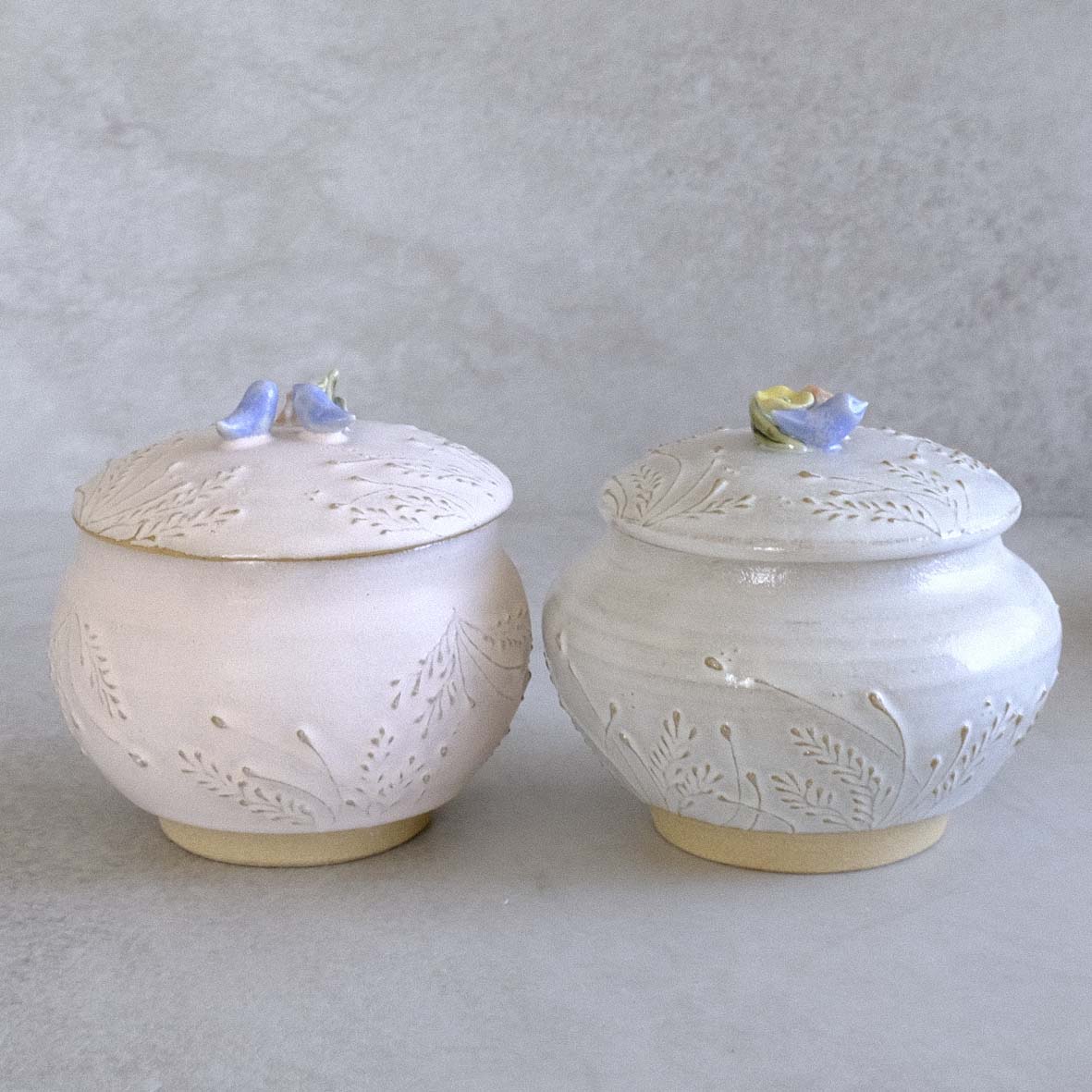 小鳥とお花の壷の画像