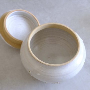 小鳥とお花の壷の画像