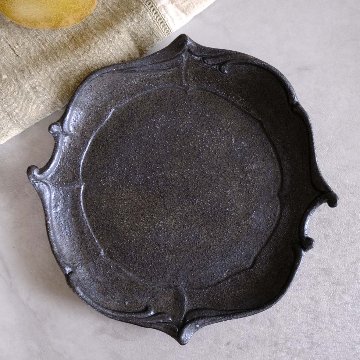 ロカイユ丸平皿（白）の画像