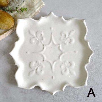 ユリ紋章平皿の画像
