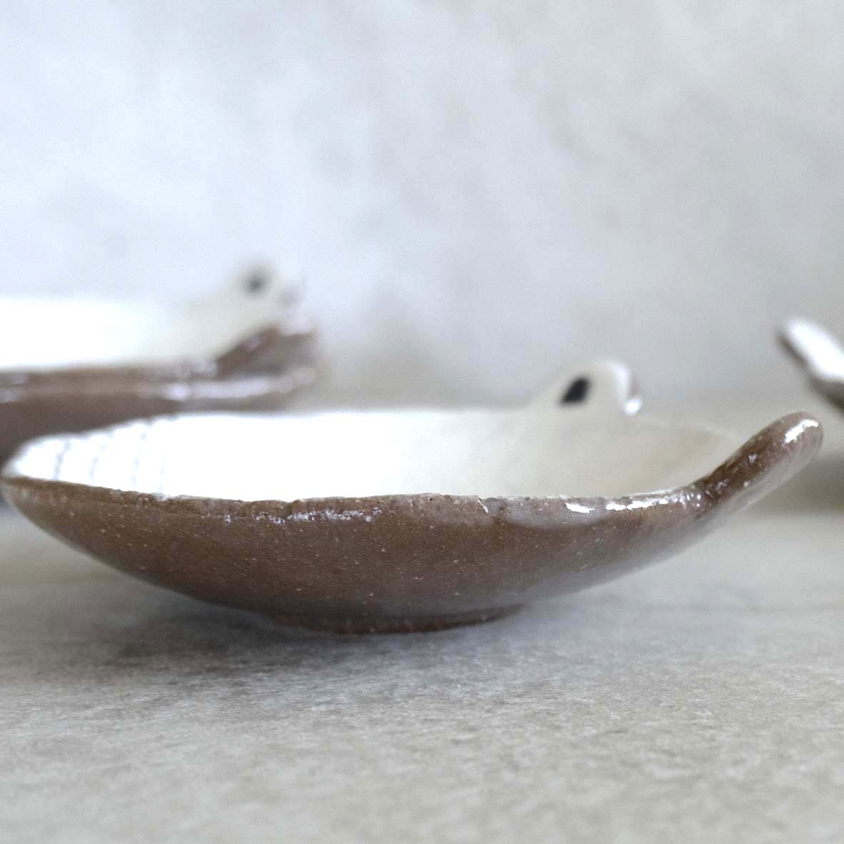 くま小皿（赤土）の画像