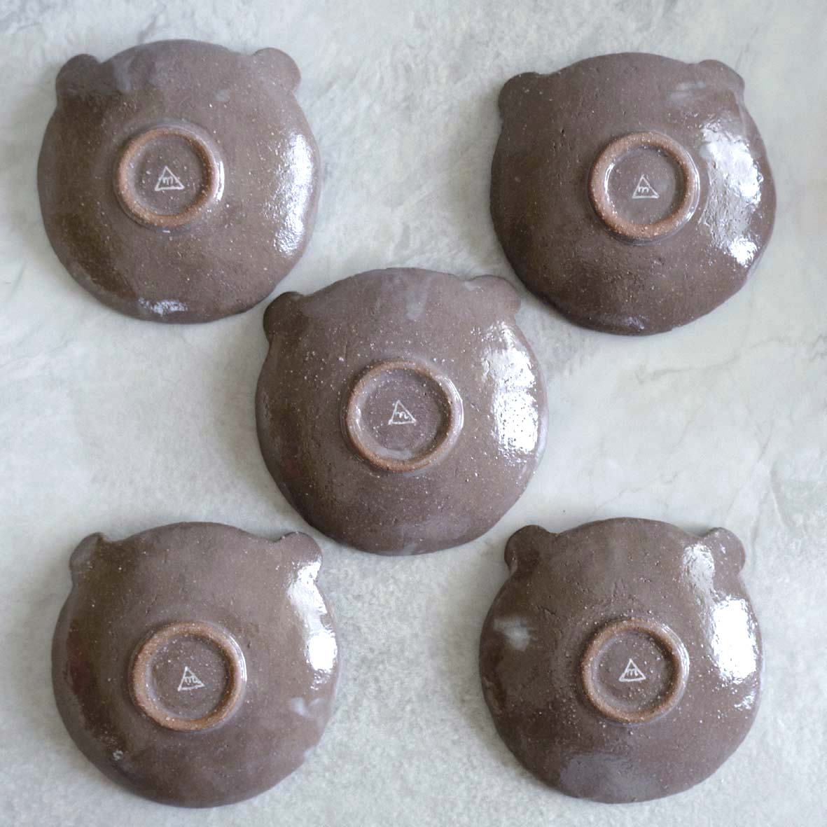 くま小皿（赤土）の画像