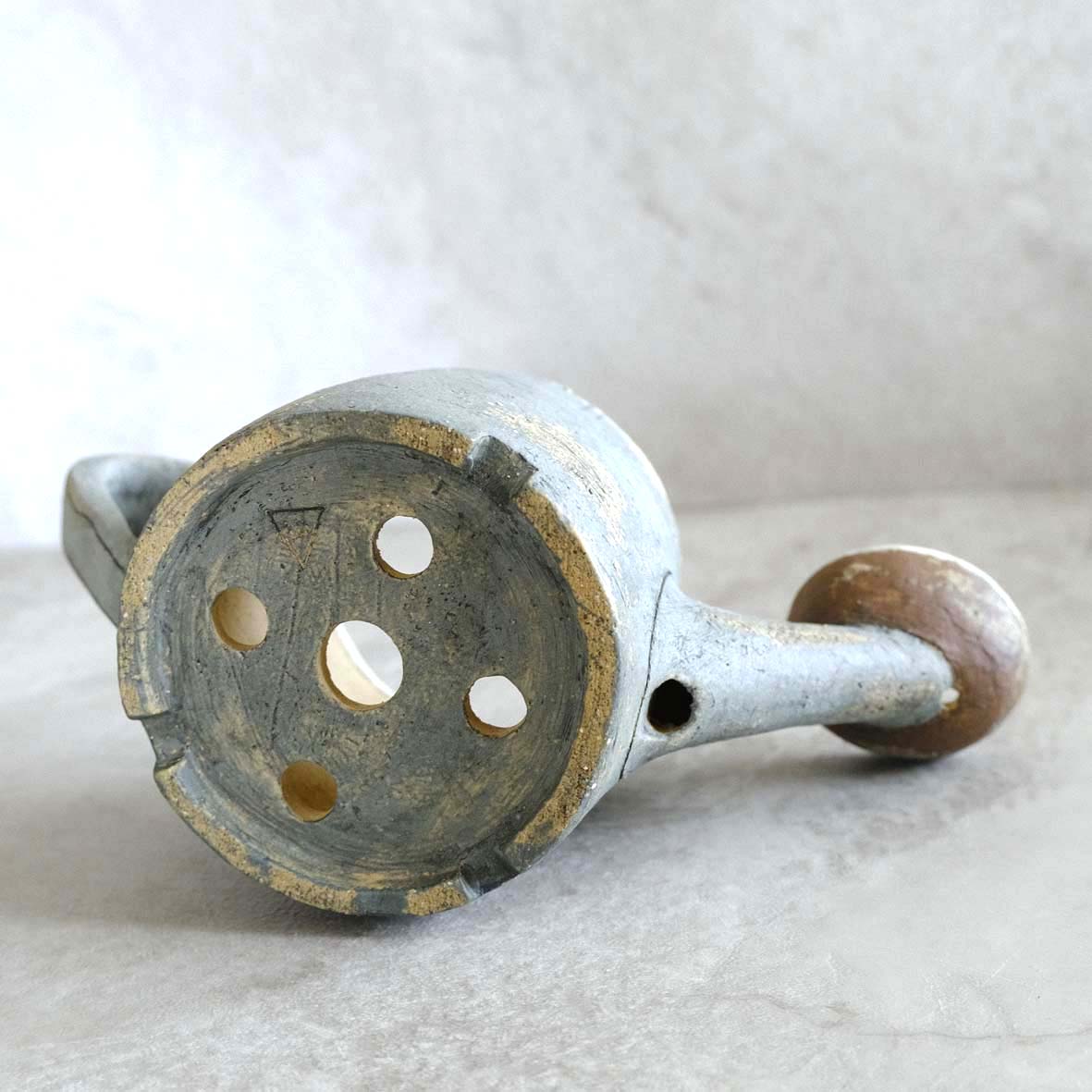 じょうろの植木鉢の画像