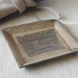 銀線ひっかき文四方小皿（茶×銀）の画像