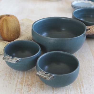 手付き藍鉢の画像