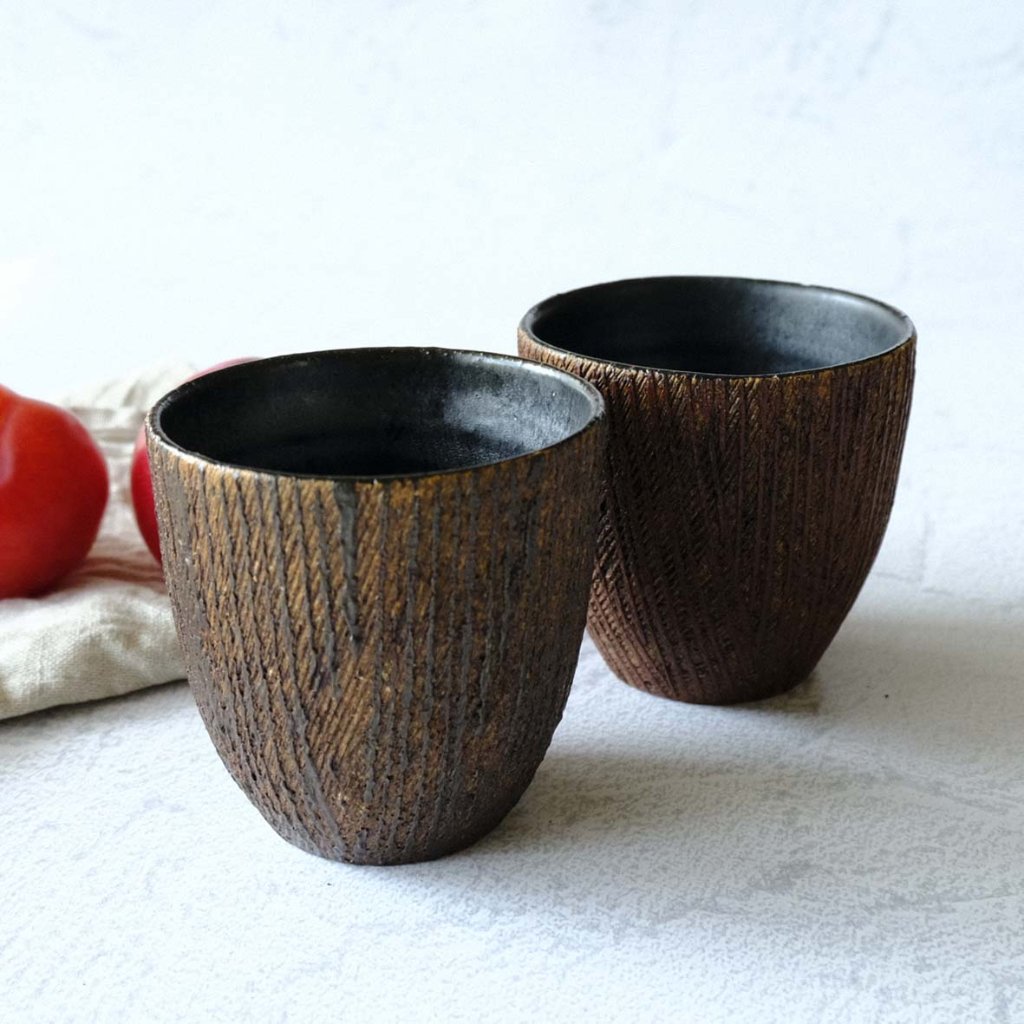 赤い線の抜き漆カップの画像