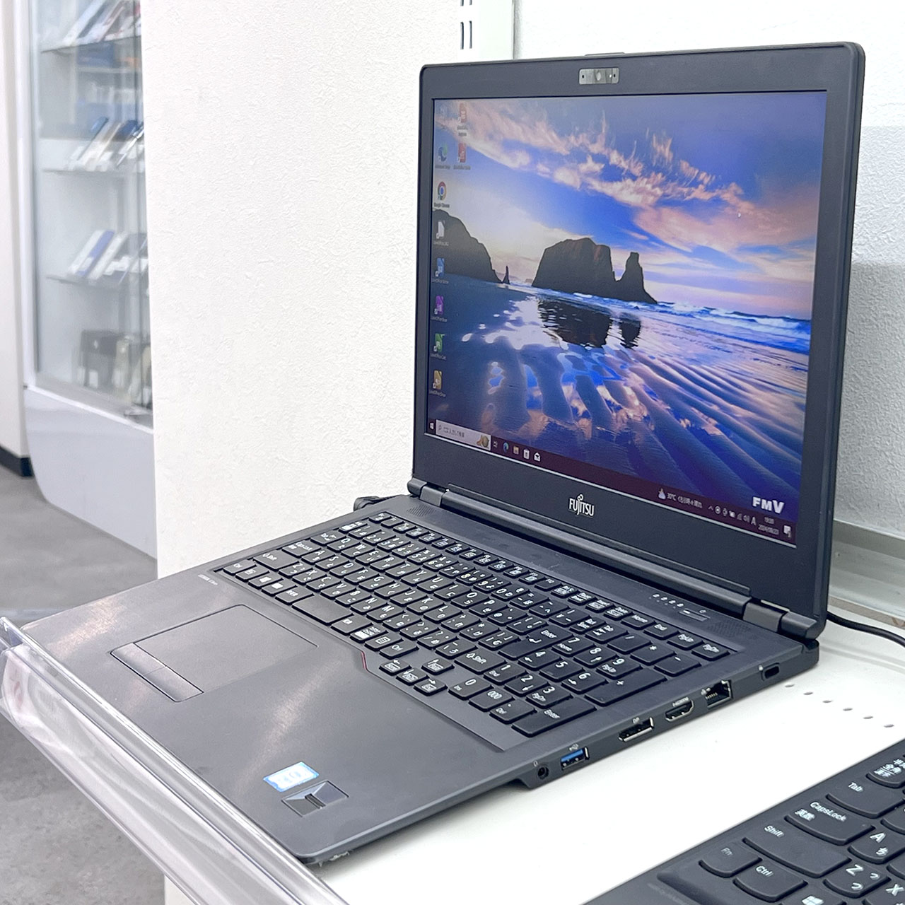 中古 Fujitsu LIFEBOOK U758/S i5-7300U 2.6GHz 8GB SSD 128GBの画像