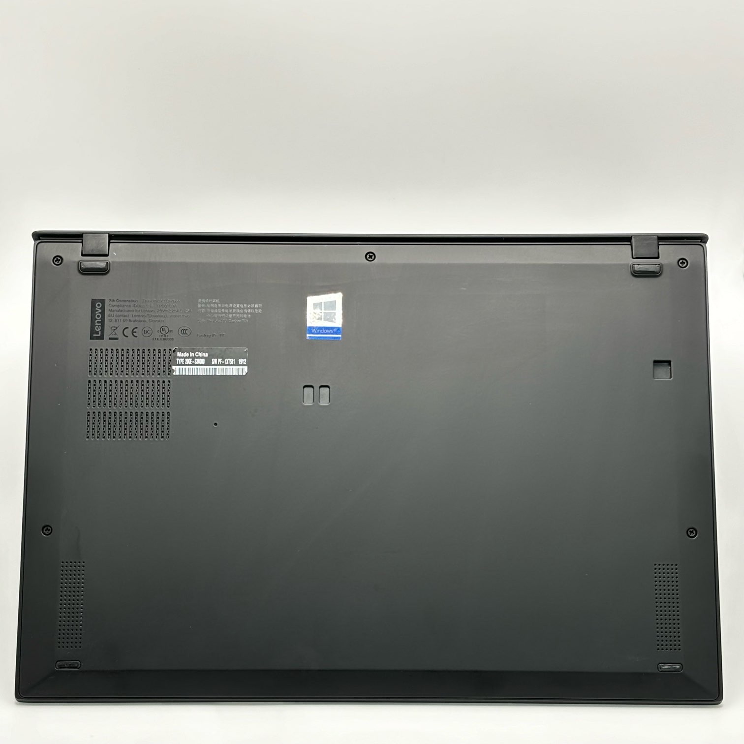 Lenovo ThinkPad X1 Carbon 7th 【i5-8265U(1.6GHz)/8GB/256GB SSD/Windows 10Pro】の画像