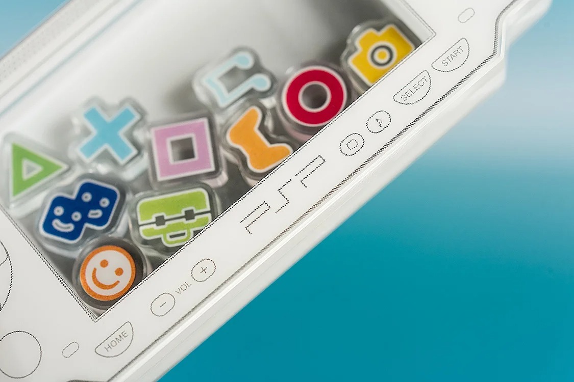 PSP™ (PlayStation™Portable)のシャカシャカアクリルキーホルダー 白Ver.の画像