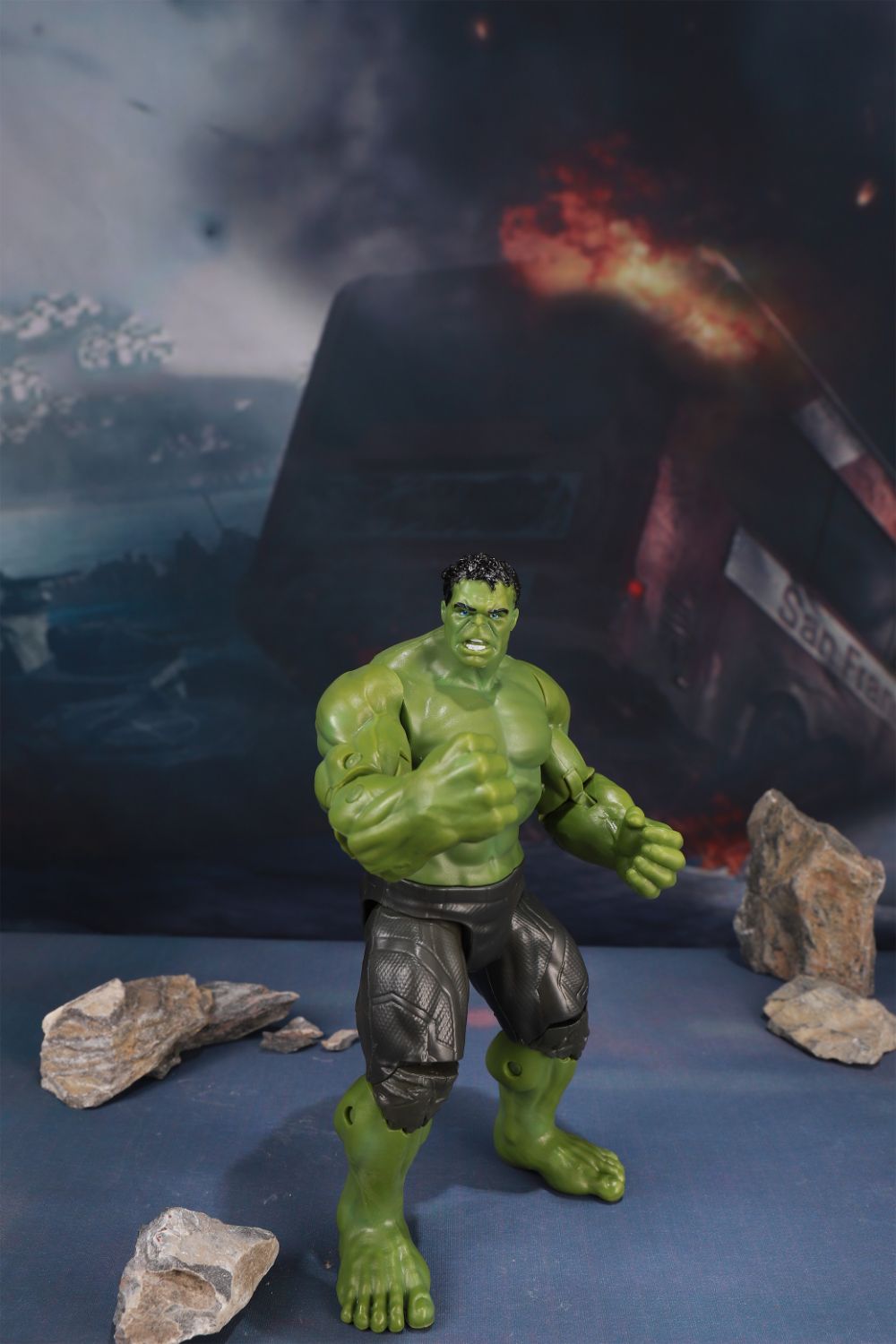 ハルク(ライトスタンド付き)の画像